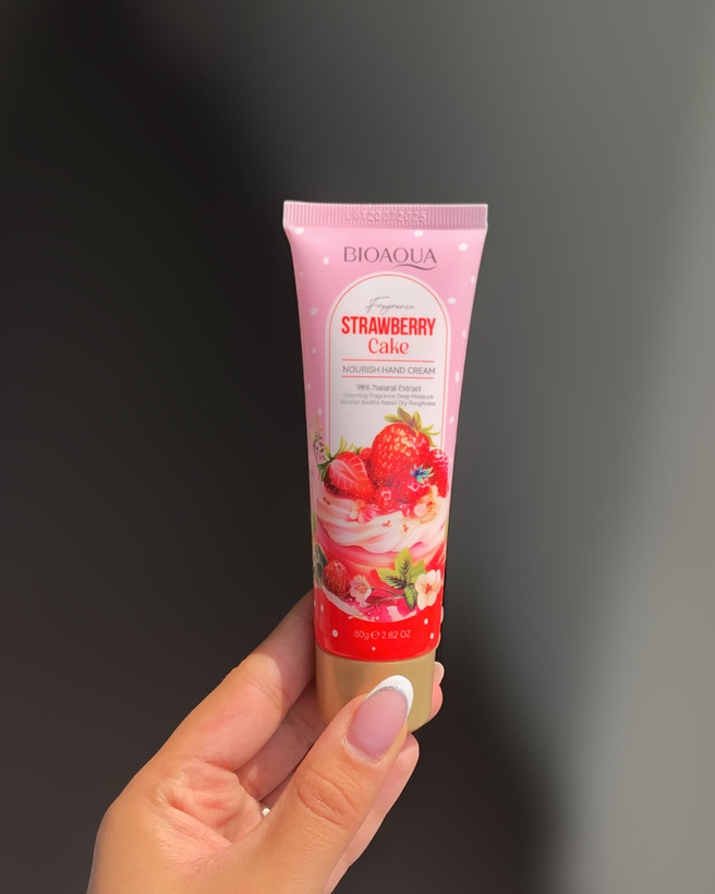 کرم مرطوب کننده کیفی کیک توت فرنگی بیوآکوا 🍓